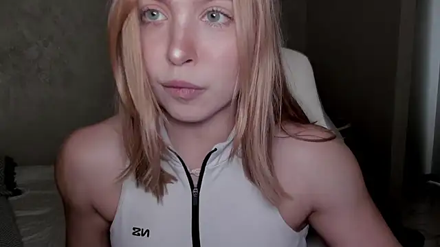 Snapshot of VanillaLivitski chatting on 09/19/25, 11:03 VanillaLivitski online show from 09/19/25, 11:03