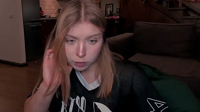 Snapshot of VanillaLivitski chatting on 11/03/25, 02:31 VanillaLivitski online show from 11/03/25, 02:31