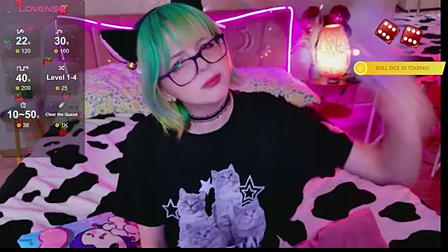 CoralineYoung online show from 04/22/26, 07:04