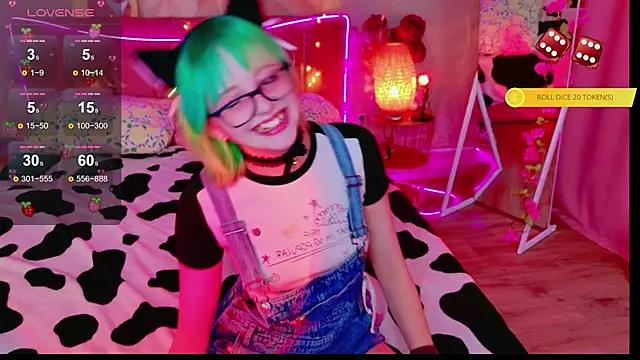 CoralineYoung online show from 04/12/26, 07:33