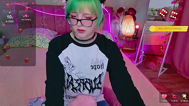 CoralineYoung online show from 05/06/26, 04:49