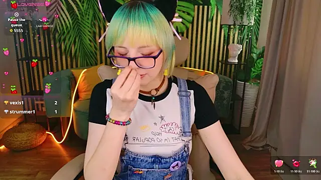 CoralineYoung online show from 06/06/26, 10:42