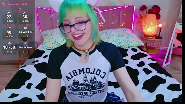 CoralineYoung online show from 04/18/26, 10:06