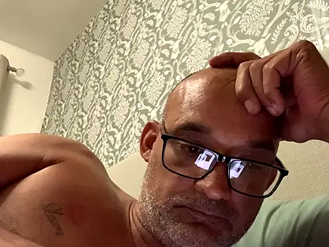 Snapshot of halfcastlad chatting on 09/10/25, 09:25 halfcastlad online show from 09/10/25, 09:25