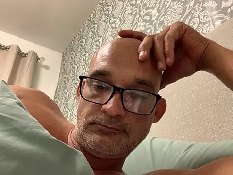 Snapshot of halfcastlad chatting on 09/22/25, 08:48 halfcastlad online show from 09/22/25, 08:48