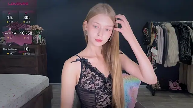Snapshot of holylisssa chatting on 10/12/25, 05:25 holylisssa online show from 10/12/25, 05:25