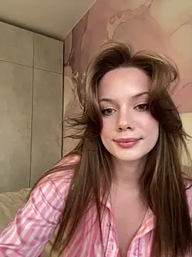 Rosie Holmes  online show from 10/04/25, 12:50