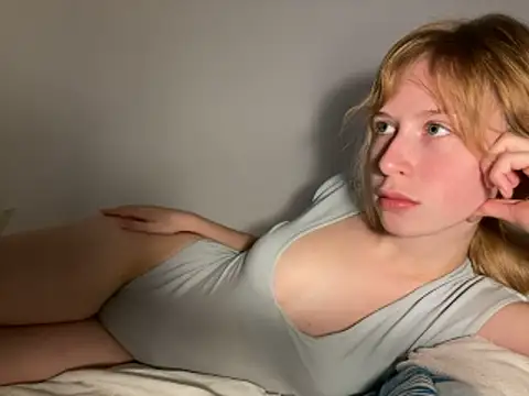 Snapshot of Lisa-5329 chatting on 11/17/25, 10:41 Lisa-5329 online show from 11/17/25, 10:41