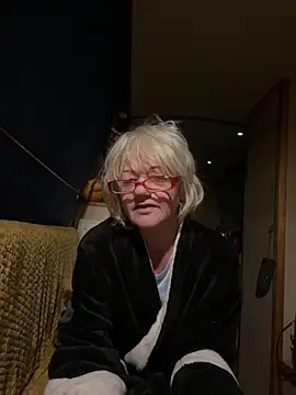 Snapshot of ladyboatlady chatting on 10/16/25, 04:54 ladyboatlady online show from 10/16/25, 04:54