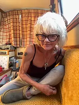 Snapshot of ladyboatlady chatting on 10/02/25, 07:12 ladyboatlady online show from 10/02/25, 07:12