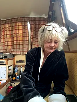 Snapshot of ladyboatlady chatting on 10/05/25, 06:48 ladyboatlady online show from 10/05/25, 06:48
