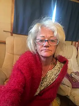 Snapshot of ladyboatlady chatting on 05/07/26, 05:33 ladyboatlady online show from 05/07/26, 05:33