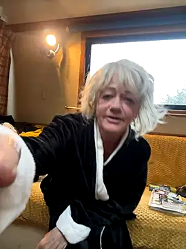 Snapshot of ladyboatlady chatting on 10/03/25, 06:37 ladyboatlady online show from 10/03/25, 06:37