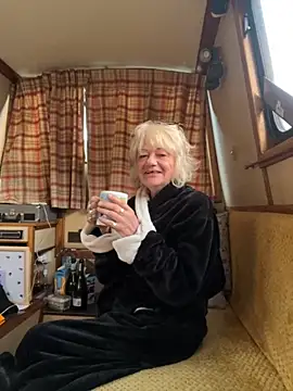 Snapshot of ladyboatlady chatting on 10/04/25, 06:26 ladyboatlady online show from 10/04/25, 06:26