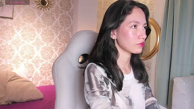 LilyThea online show from 11/22/25, 09:13