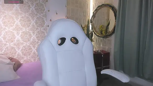 LilyThea online show from 12/18/25, 09:29