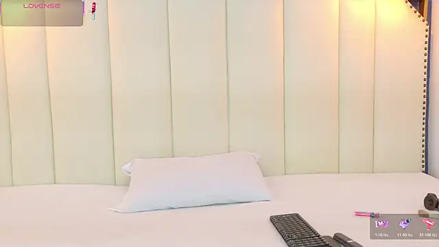 SamantaKane online show from 12/19/25, 03:43