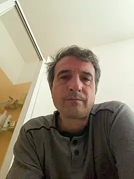 Snapshot of sasatimido chatting on 05/17/26, 06:57 sasatimido online show from 05/17/26, 06:57
