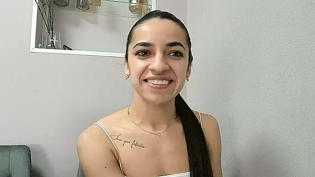 ElwineBooton online show from 04/13/26, 07:23