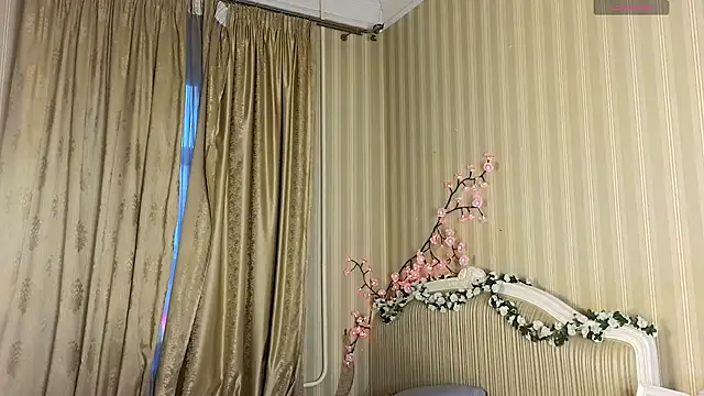 Juuulia  online show from 04/04/26, 04:02