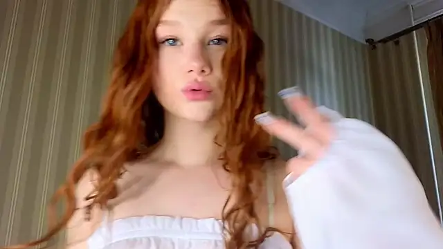 Snapshot of Juuulia_ chatting on 06/04/26, 02:22 Juuulia online show from 06/04/26, 02:22