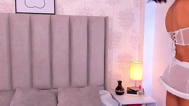 ShaynaHosk online show from 04/11/26, 05:04