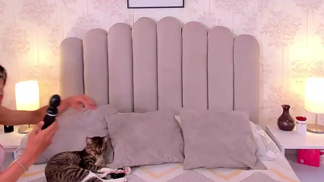 ShaynaHosk online show from 02/05/26, 06:48