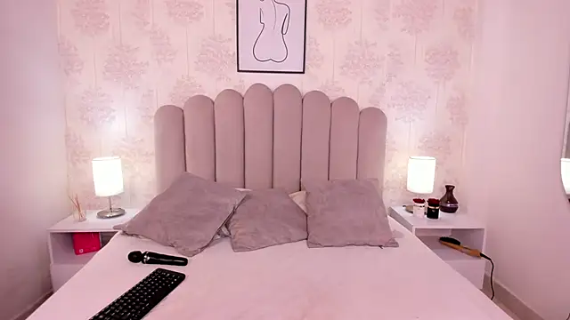 ShaynaHosk online show from 10/01/25, 05:28