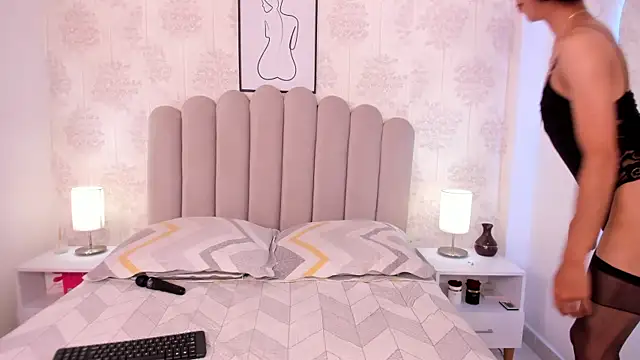 ShaynaHosk online show from 11/27/25, 06:25