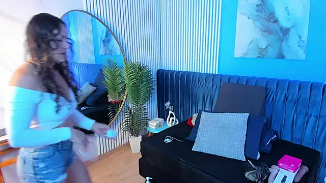 bellarivera  online show from 11/24/25, 07:03