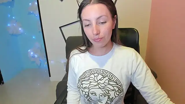 Snapshot of paula_miler1 chatting on 10/18/25, 02:08 paula miler1 online show from 10/18/25, 02:08