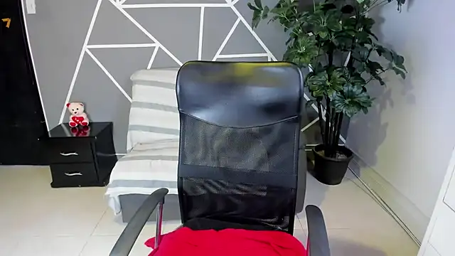 paula miler1 online show from 02/18/26, 02:02