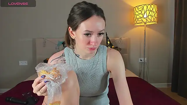 cutienaughtygirl online show from 10/22/25, 10:04