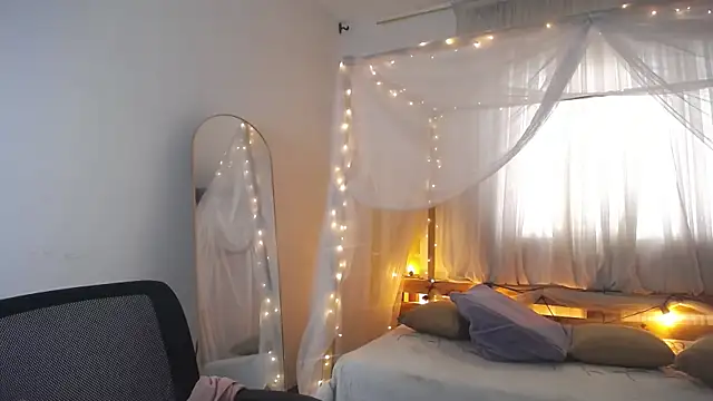 loreaniss online show from 12/14/25, 08:03