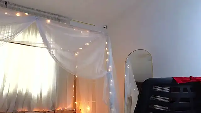 loreaniss online show from 10/08/25, 08:42