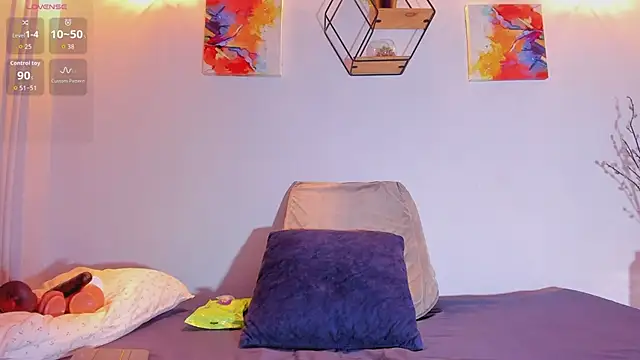 Snapshot of Karlaliones69 chatting on 11/07/25, 11:48 Karlaliones69 online show from 11/07/25, 11:48