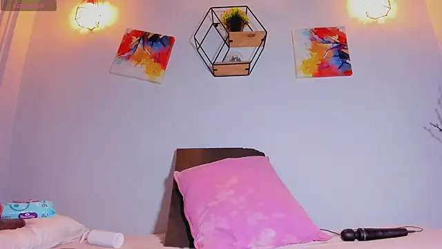 Snapshot of Karlaliones69 chatting on 12/03/25, 12:04 Karlaliones69 online show from 12/03/25, 12:04