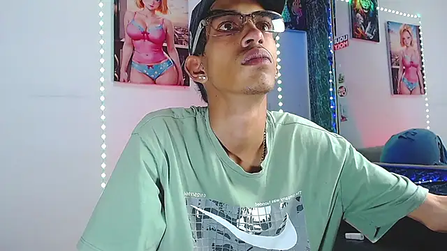 briamhoconor xh online show from 10/31/25, 11:44