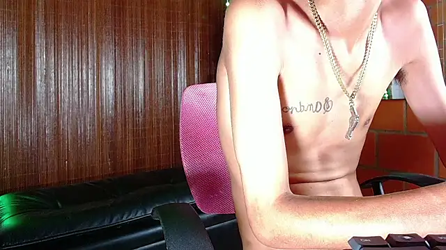 Snapshot of briamhoconor_xh chatting on 12/21/25, 09:00 briamhoconor xh online show from 12/21/25, 09:00