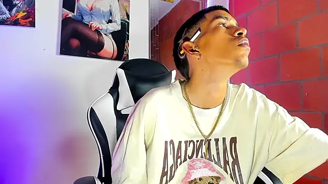 briamhoconor xh online show from 03/22/26, 01:42