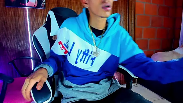 Snapshot of briamhoconor_xh chatting on 03/03/26, 02:40 briamhoconor xh online show from 03/03/26, 02:40