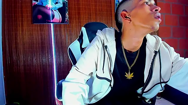 Snapshot of briamhoconor_xh chatting on 02/15/26, 04:46 briamhoconor xh online show from 02/15/26, 04:46