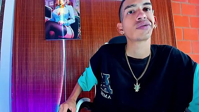 Snapshot of briamhoconor_xh chatting on 02/19/26, 03:31 briamhoconor xh online show from 02/19/26, 03:31