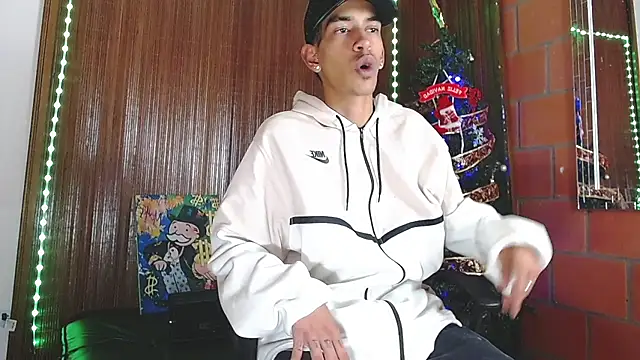 Snapshot of briamhoconor_xh chatting on 12/20/25, 08:55 briamhoconor xh online show from 12/20/25, 08:55