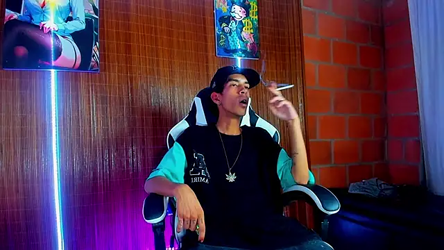 Snapshot of briamhoconor_xh chatting on 02/12/26, 02:00 briamhoconor xh online show from 02/12/26, 02:00