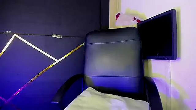 Kylie Moan online show from 12/01/25, 06:36