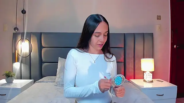 IremLee  online show from 10/22/25, 08:52