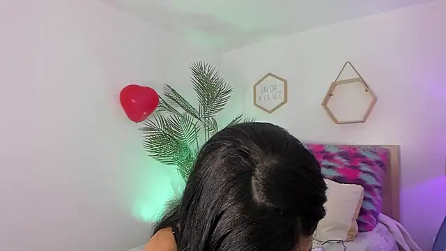 Hadid Jimenez  online show from 02/20/26, 09:17