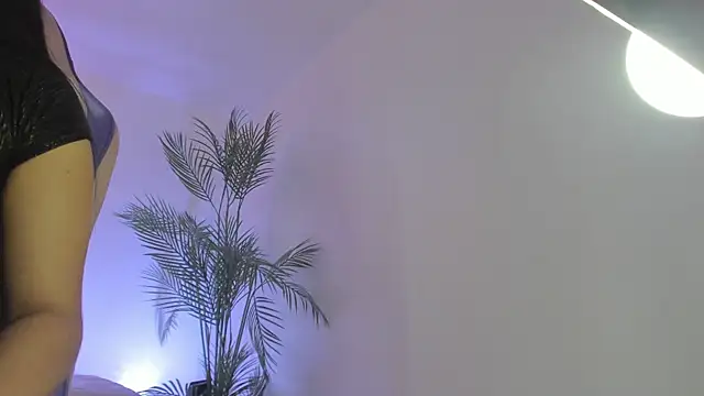 Hadid Jimenez  online show from 04/23/26, 08:21