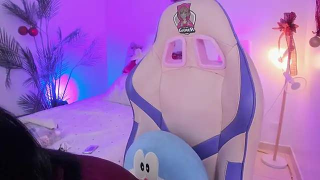 Hadid Jimenez  online show from 12/17/25, 09:09